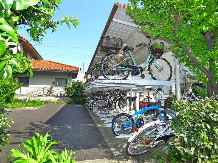 物件外観写真5　(駐輪場)