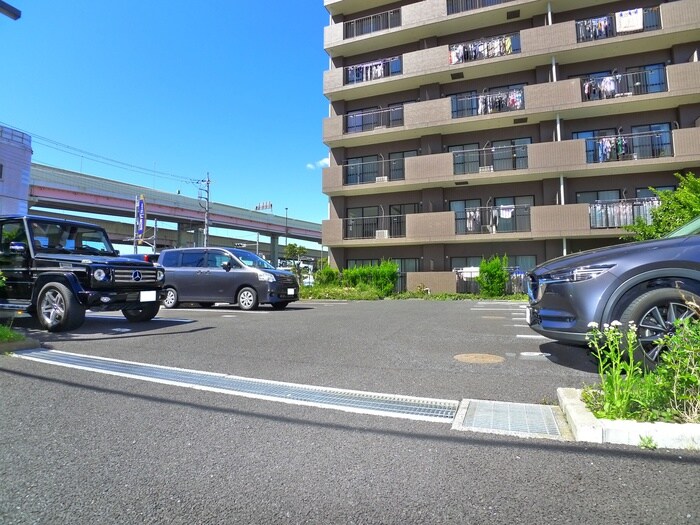 物件外観写真6　(駐車場)