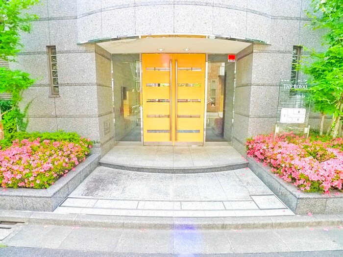 物件外観写真3　(エントランス部分)