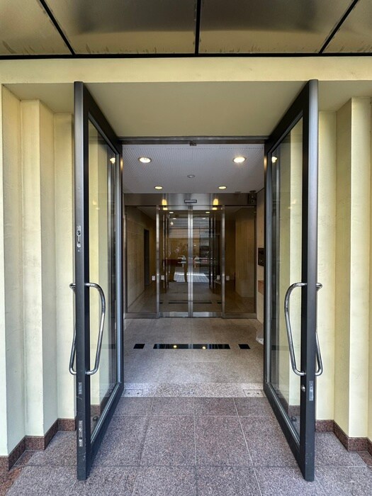 物件外観写真4　(エントランス部分)