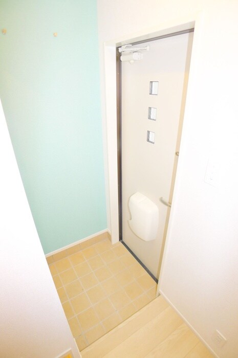 物件内観写真16　(玄関)