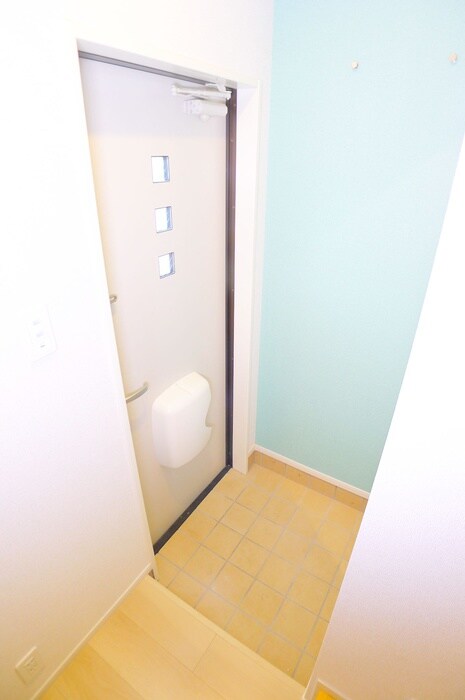 物件内観写真16　(玄関)