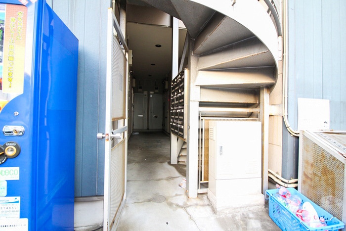 物件外観写真2　(エントランス部分)