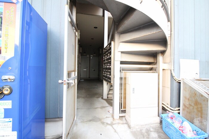 物件外観写真2　(エントランス部分)