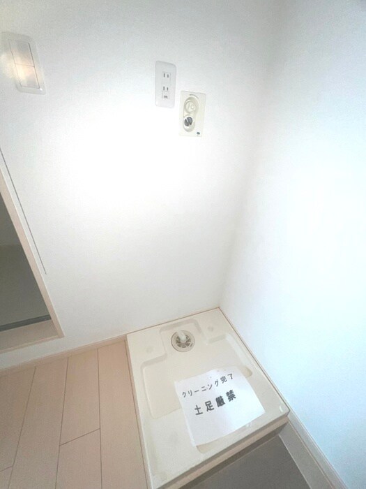 物件内観写真12　(洗濯機置場)