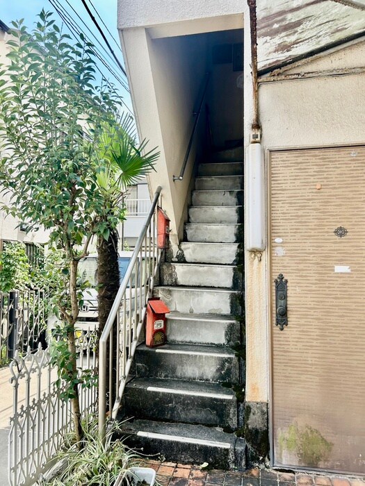 物件外観写真5　(エントランス部分)