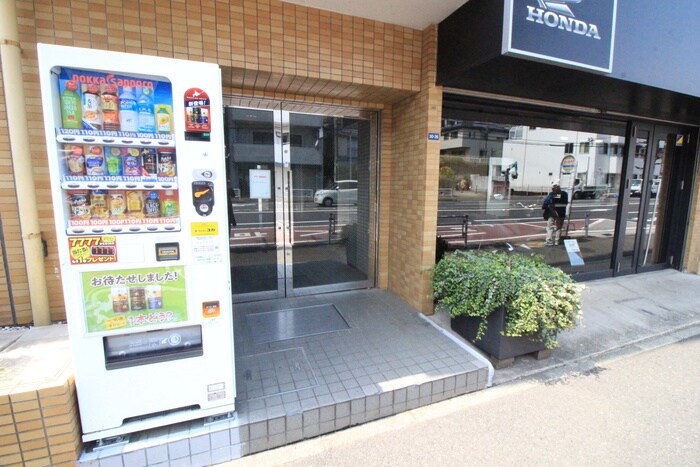 物件外観写真6　(エントランス部分)