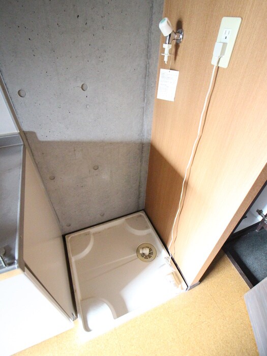 物件内観写真12　(洗濯機置場)