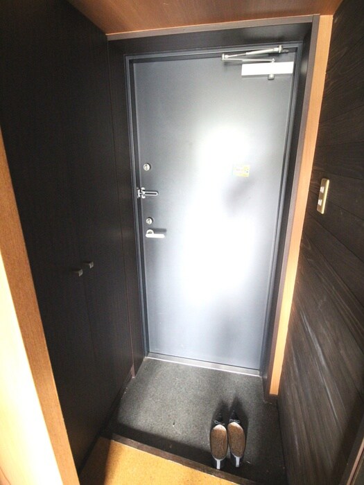物件内観写真13　(玄関)