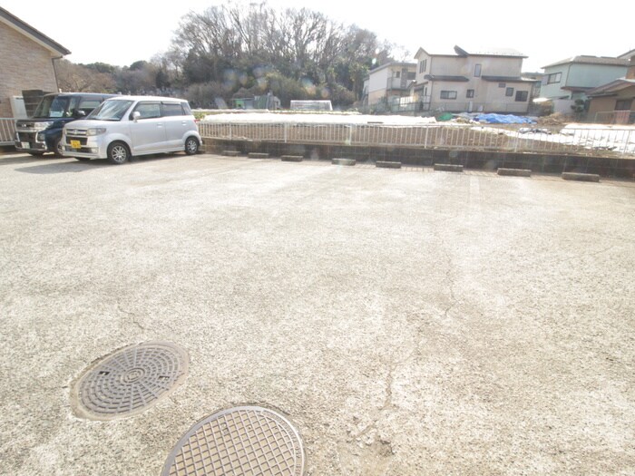 物件外観写真2　(駐車場)