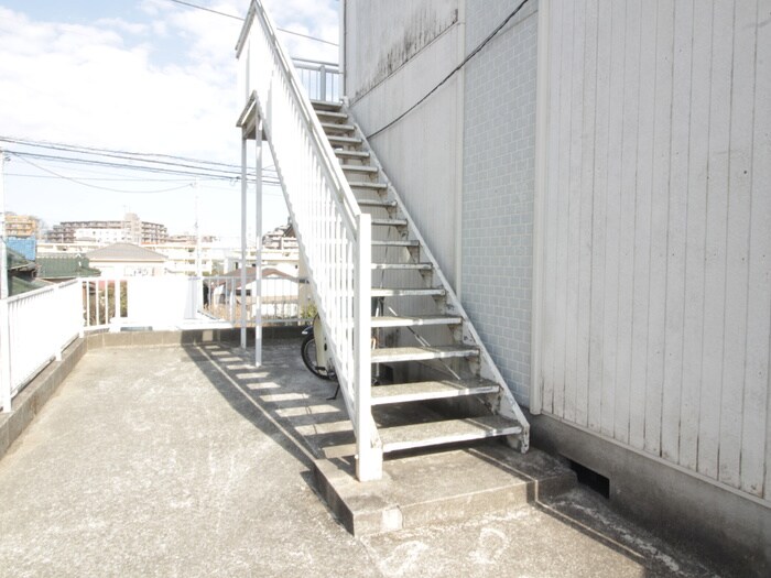 物件外観写真3　(エントランス部分)