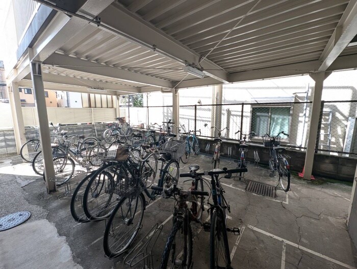 物件外観写真6　(駐輪場)