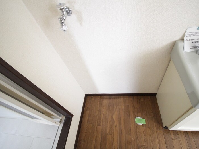 物件内観写真12　(洗濯機置場)