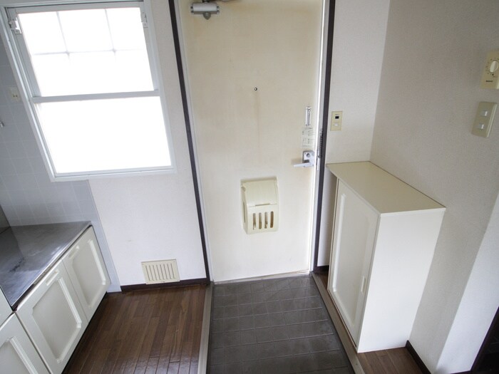 物件内観写真14　(玄関)