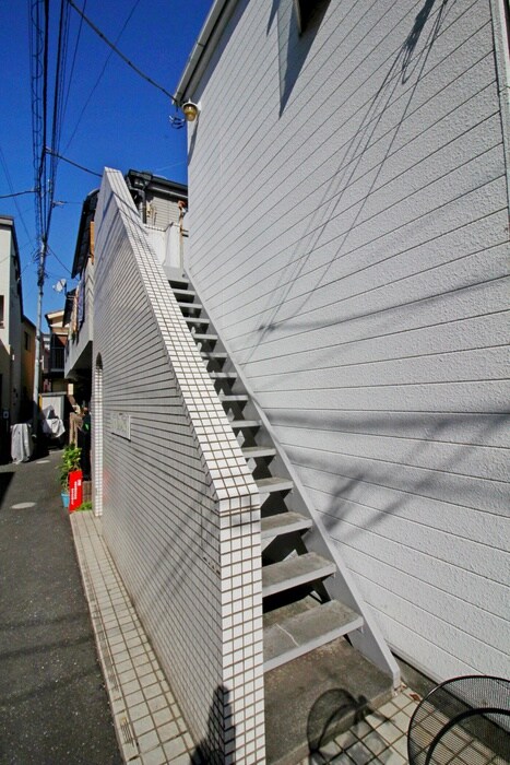 物件外観写真6　(エントランス部分)