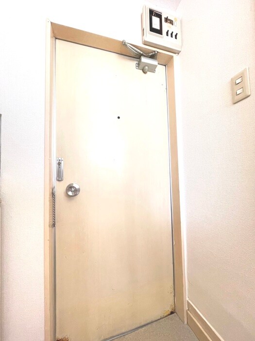 物件内観写真16　(玄関)