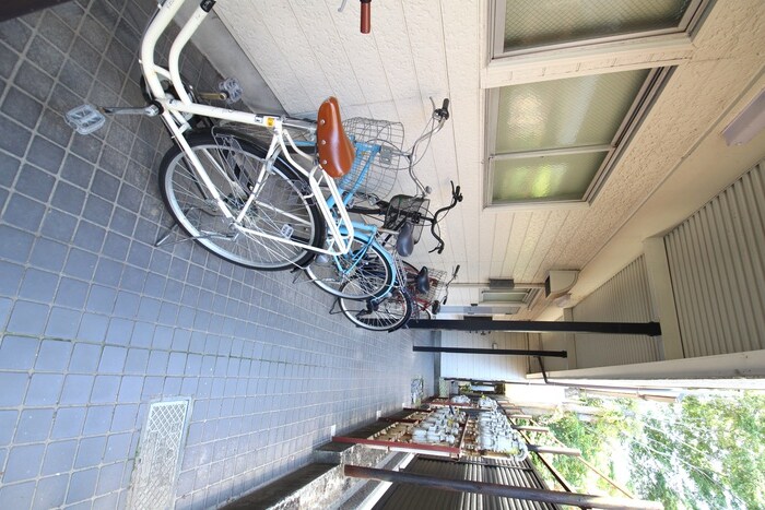 物件外観写真3　(駐輪場)
