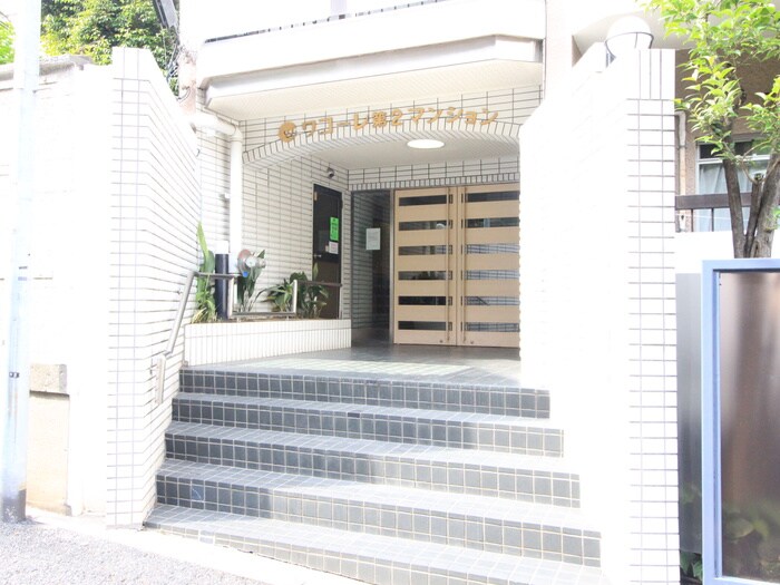 物件外観写真3　(エントランス部分)