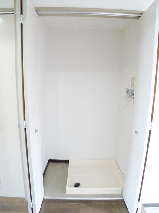 物件内観写真12　(洗濯機置場)