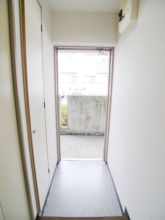 物件内観写真14　(玄関)