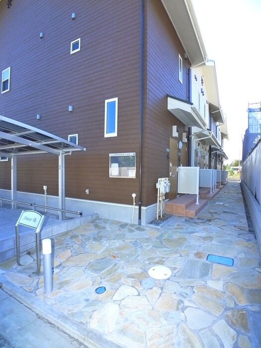 物件外観写真3　(エントランス部分)