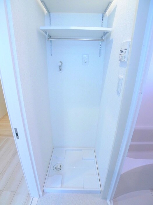 物件内観写真18　(洗濯機置場)