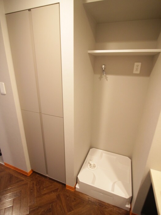 物件内観写真14　(洗濯機置場)