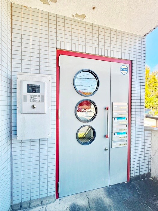 物件外観写真5　(エントランス部分)