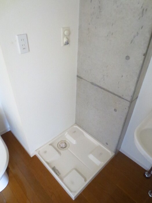 物件内観写真16　(洗濯機置場)