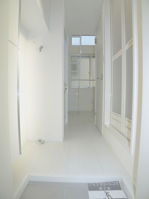 物件内観写真17　(玄関)