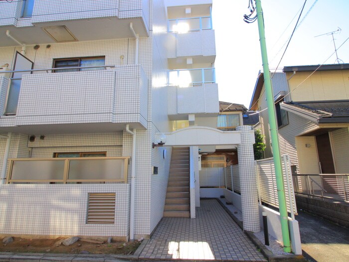 物件外観写真3　(エントランス部分)