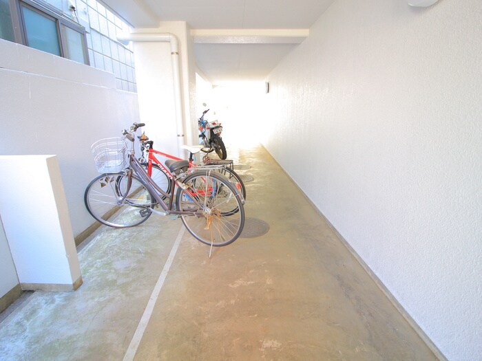 物件外観写真6　(駐輪場)