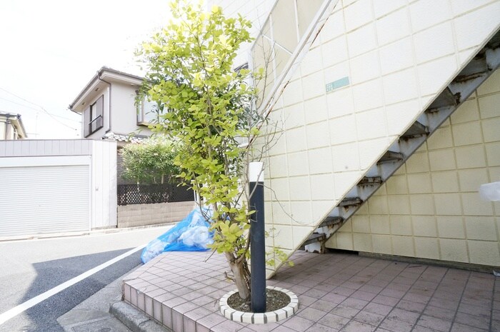 物件外観写真3　(エントランス部分)