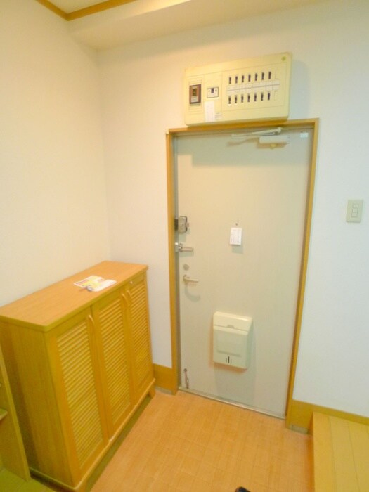 物件内観写真13　(玄関)