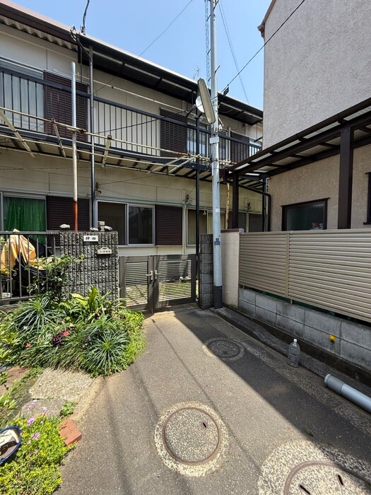 物件外観写真3　(エントランス部分)