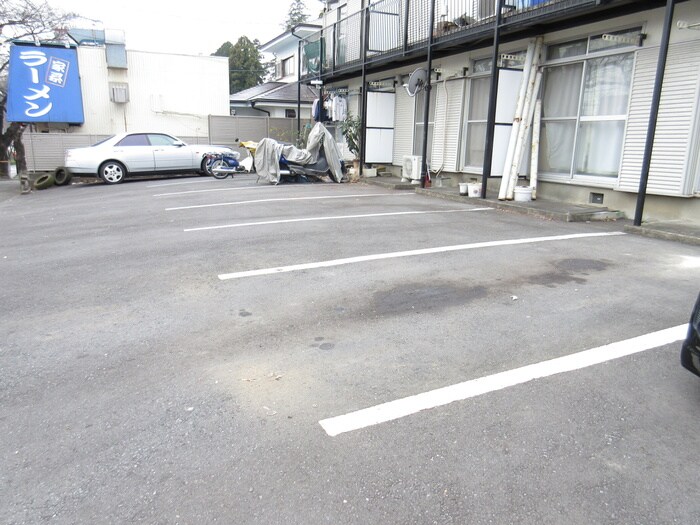 物件外観写真2　(駐車場)
