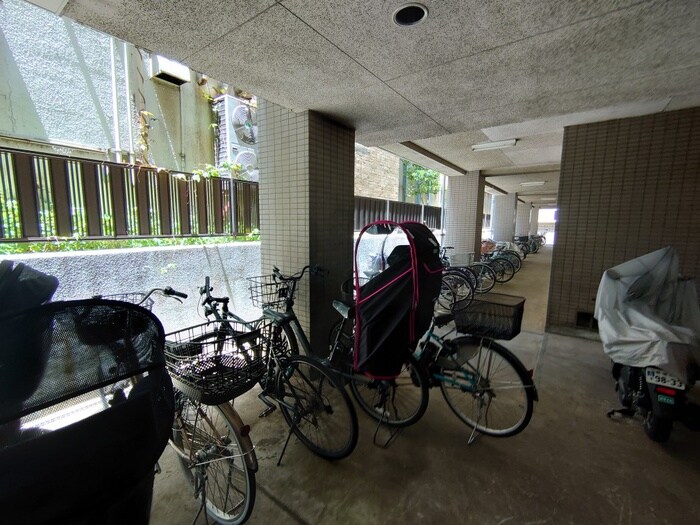 物件外観写真5　(駐輪場)