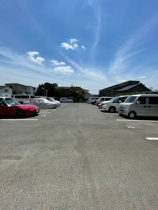 物件外観写真5　(駐車場)