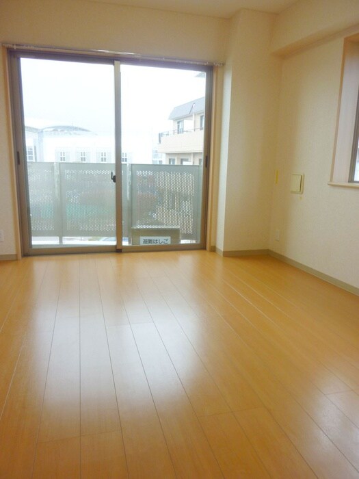 物件内観写真16　(室内からの展望)