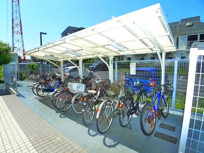 物件外観写真2　(駐輪場)