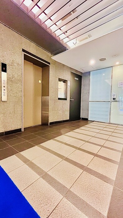 物件外観写真5　(エントランス部分)