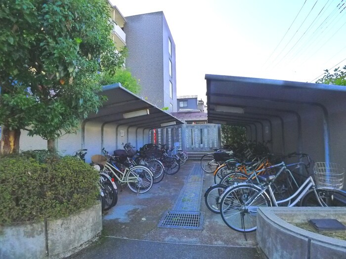 物件外観写真5　(駐輪場)