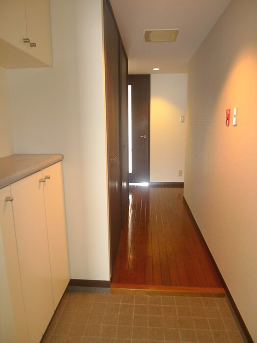 物件内観写真13　(玄関)