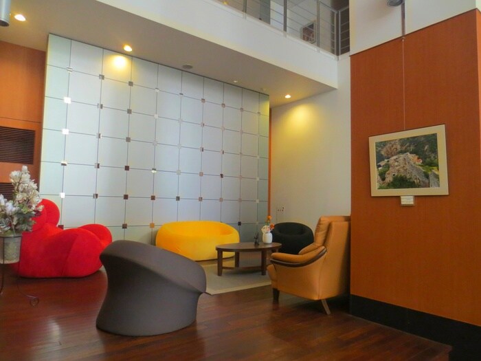 物件外観写真1　(エントランス部分)