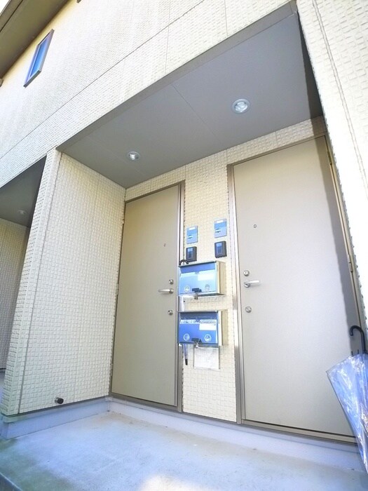 物件外観写真4　(エントランス部分)
