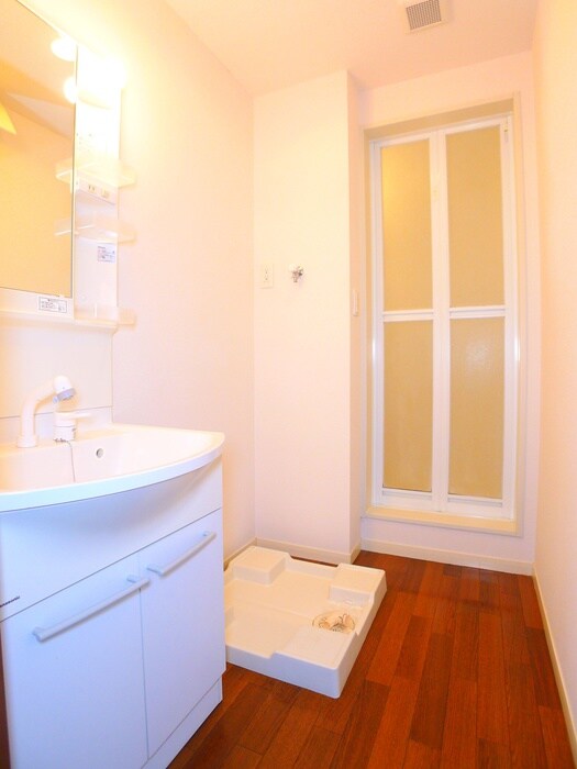 物件内観写真15　(洗濯機置場)