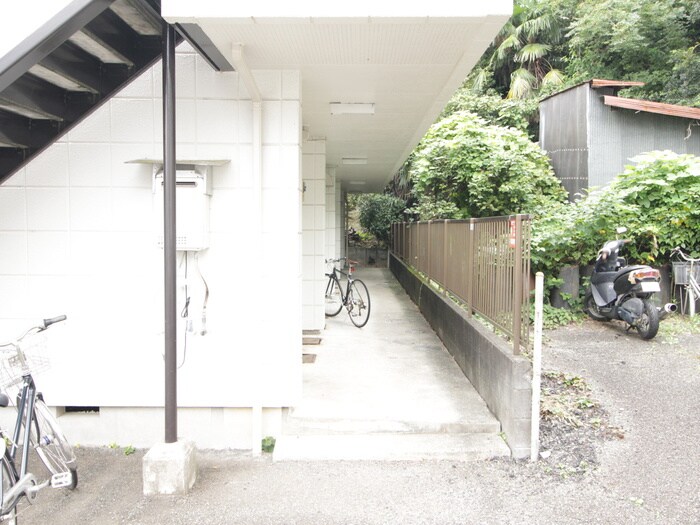 物件外観写真2　(エントランス部分)