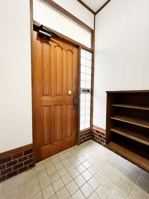 物件内観写真12　(玄関)