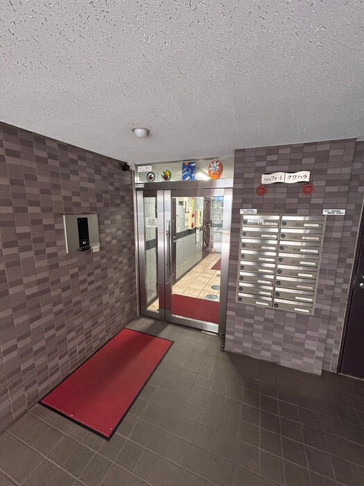 物件外観写真4　(エントランス部分)