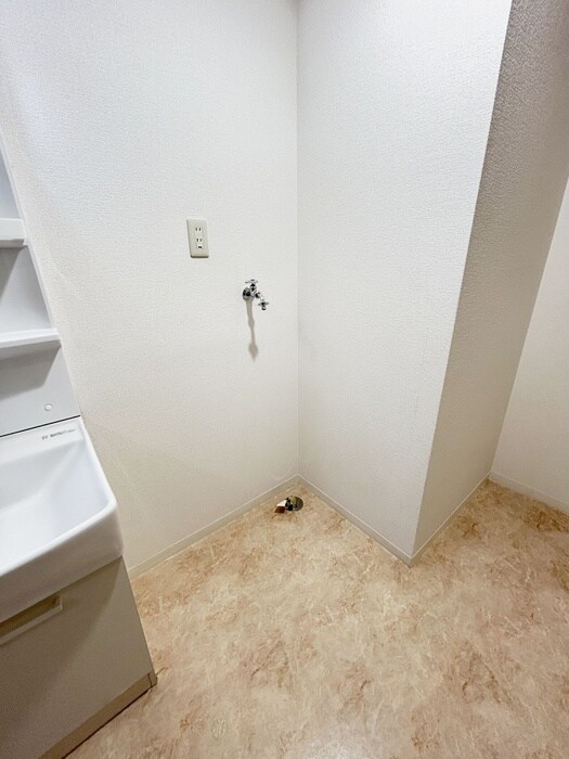 物件内観写真15　(洗濯機置場)